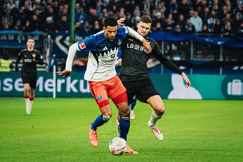Pascal Stenzel: Zu langsam. Muss die Gelbe Karte holen. Probleme mit dem Tempo der HSV-Offensive. Auswechslung war folgerichtig. Note: 5