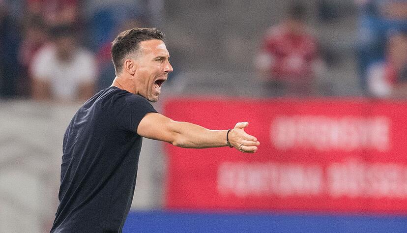 KSC-Trainer Christian Eichner lobt seine Defensive.