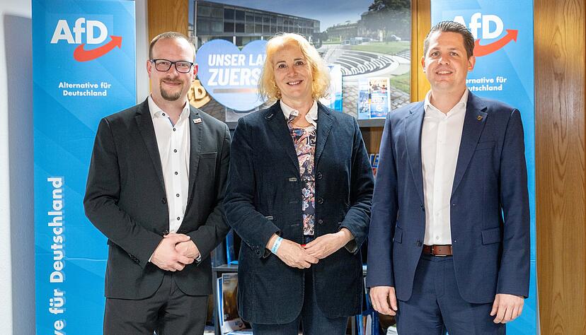 Keine Wahlparty, nur eine Pressekonferenz in Heilbronn f&uuml;r die &Ouml;ffentlichkeit: Maximilian Decker, Carola Wolle und Dennis Klecker (von links) freuen sich &uuml;ber das Ergebnis im Kreis.