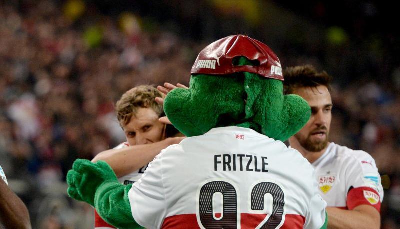 VfB-Maskottchen Fritzle ist ein Stimmungsmacher und eine Identifikationsfigur. Foto: Marijan Murat