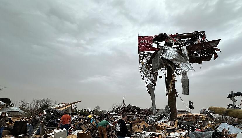 Ein schweres Unwetter hinterl&auml;sst im Ort Cave City in Arkansas Tr&uuml;mmer.