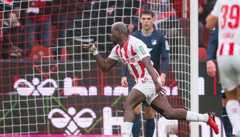 Ragnar Ache feiert sein tolles Fallr&uuml;ckziehertor zum K&ouml;lner 1:0.