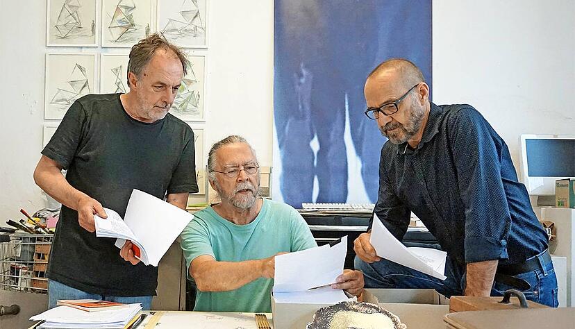 Kurzfilme, eine Pfau-Treppe als Wanderbühne, Entwürfe für ein Denkmal, Ausstellungen, Plakataktionen, ein Lyrikautomat: Karl May (links), Detlef Bräuer und Uli Peter haben ein Konzept entwickelt, wie Heilbronn Ludwig Pfau neu begegnen kann.
Foto: privat