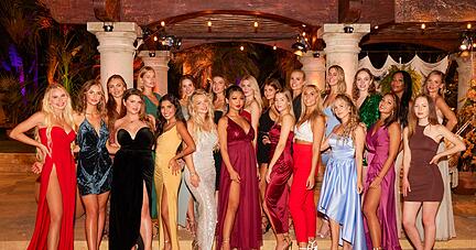 Hinten V.l.: Jana, Vivian, Claudia, Bella, Lara, Josi, Nele, Giannina, Susanna, Bobette, Anna
Vorne V.l.: Franzi, Yasmin, Christina A., Valeria, Irina, Jenny, Natalie, Emily, Christina R., Christina N., Elina

Die Verwendung des sendungsbezogenen Materials ist nur mit dem Hinweis und Verlinkung auf RTL+ gestattet.