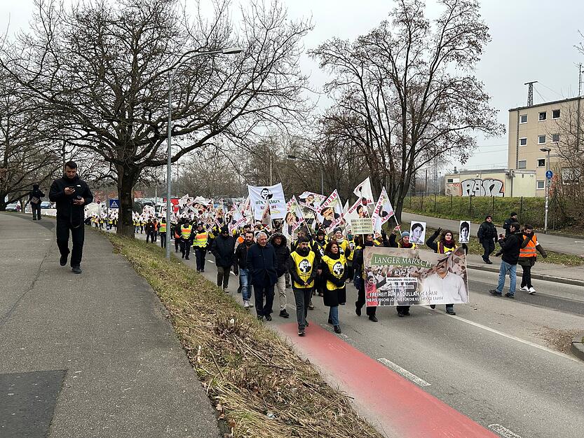 Mehrere Menschen sind am Montag, 10. Februar, bei einer Kurden-Demonstration durch Heilbronn gezogen. Mehrere Menschen sind am Montag, 10. Februar, bei einer Kurden-Demonstration durch Heilbronn gezogen.