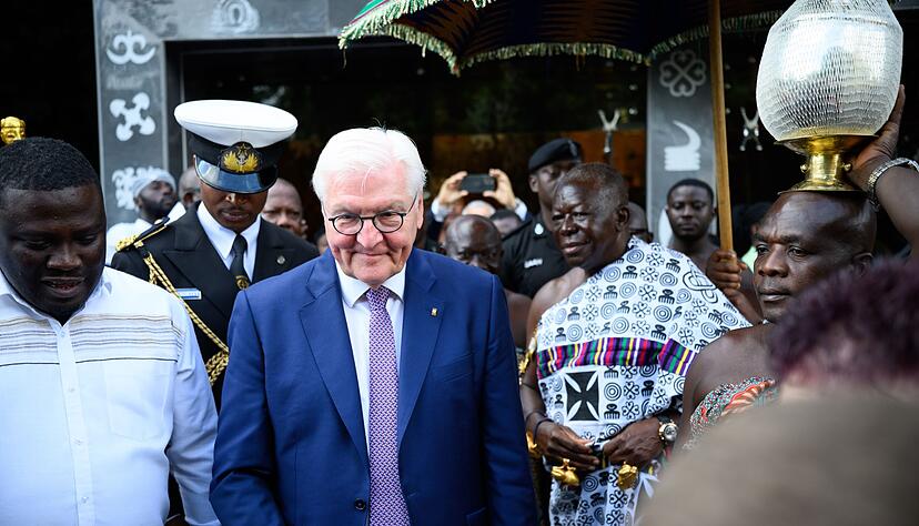 Bundespr&auml;sident Frank-Walter Steinmeier stellt sich in Ghana ausdr&uuml;cklich hinter Au&szlig;enminister Johann Wadephul (CDU).