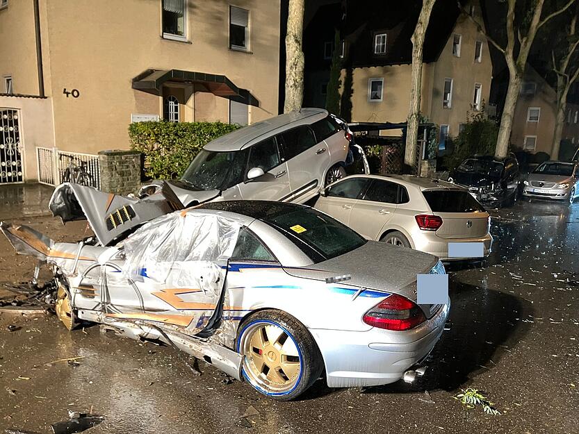 Spektakulärer Unfall mit gestohlenem Mercedes AMG in Heilbronn.