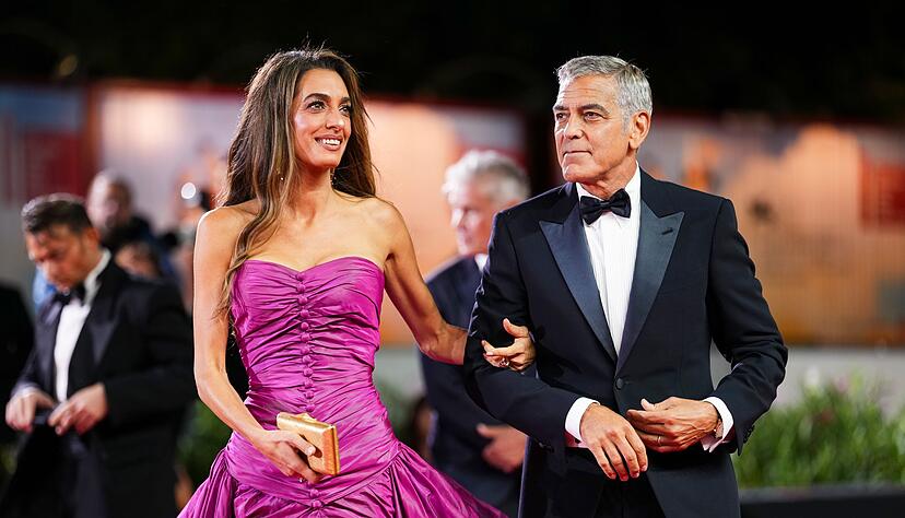 Amal und George Clooney vor der Premiere von &laquo;Jay Kelly&raquo;.