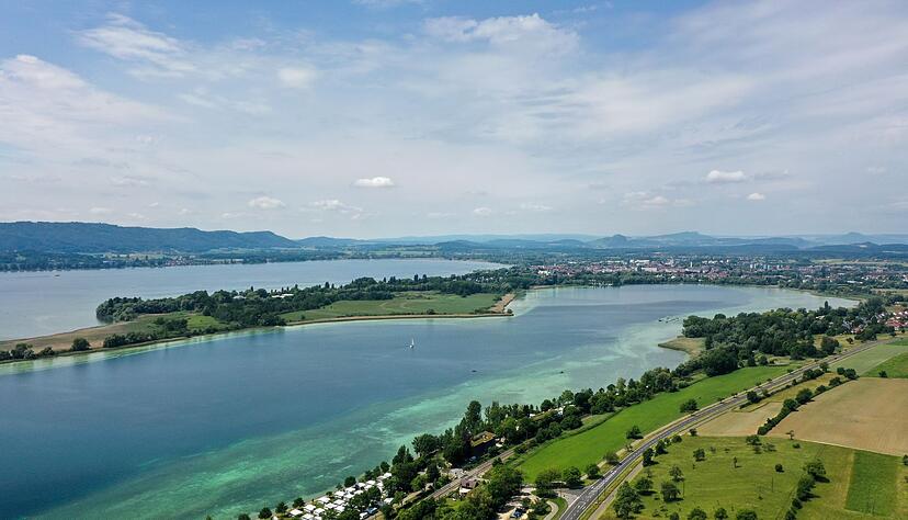 Auf dem Untersee bei Radolfzell kenterte der Katamaran. (Symbolbild)