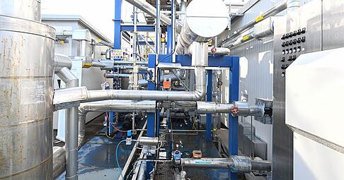 Bislang lief die Lithiumextraktionsanlage der Firma Vulcan Energie Ressourcen im Versuchsbetrieb. Nun soll das Projekt f&uuml;r den kommerziellen Betrieb ausgebaut werden.