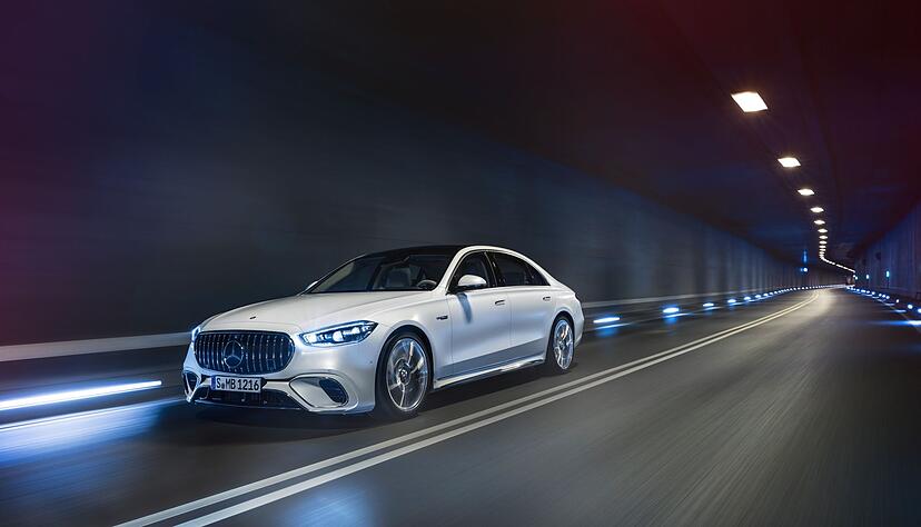 Kraftprotz: Wer sich bislang zwischen Luxuslimousine und den Fahrleistungen eines Sportwagens entscheiden musste, hat eine Sorge weniger. Der neue Mercedes-AMG S 63 vermag durchaus beides zu bieten - entsprechendes Kapital vorausgesetzt.
