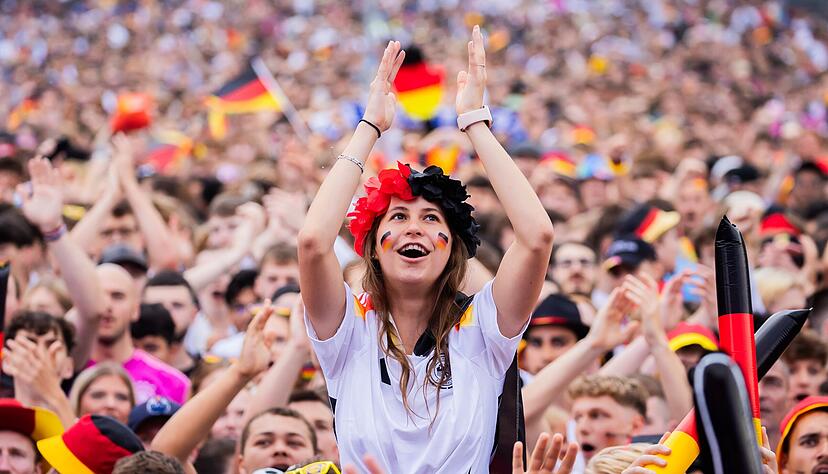 Die EM 2024 in Deutschland begeistert Millionen Menschen. Viele Fans haben sich etwas besonderes einfallen lassen.