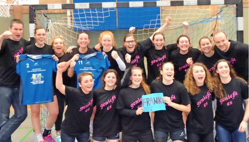 So sehen Sieger aus: (hintere Reihe v. l.) Volker H&auml;berlen, Larissa Krebs, Lena Cartos, Lena Sch&auml;fer, Victoria Hays, Nadja M&ouml;ssinger, Jessica Baumgart, Lisa Hanak, Maike Grosser, Benjamin Koch; (vordere Reihe v. l.) Melanie Knipfer, Nina Wieland, Denise Bauer, Sina H&auml;berlen, Elena K&uuml;bler und Lena Halupka.Foto: privat