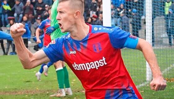 Sebastian Schiek, Kapit&auml;n des FSV Hollenbach, bleibt an Bord.