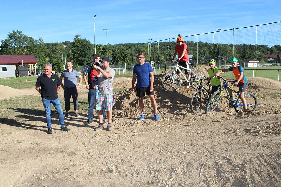 Biker auf dem neuen Pumptrack in Berwangen