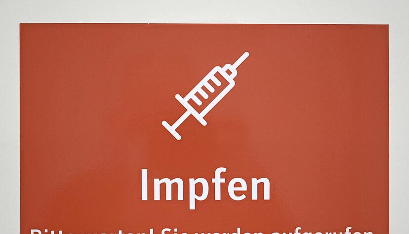 Klare Informationen darüber, wie die Corona-Schutzimpfung abläuft und wie man einen Termin dafür bekommt, verspricht ein Brief des Sozialministers an alle Haushalte im Land. Doch in diesem fehlten wichtige Punkte, beklagt die Opposition.
Foto: dpa