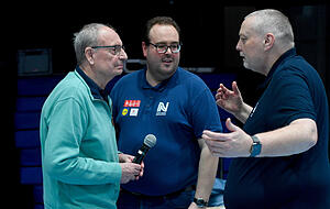 Der Vorstandsvorsitzende der Sport-Union Neckarsulm, Rolf Härdtner, Handball-Abteilungsleiter Christian Saup und Vorstandsmitglied Bernd Dollmann (von links) beratschlagten das weitere Vorgehen, bevor Saup die Absage verkündete. Der Vorstandsvorsitzende der Sport-Union Neckarsulm, Rolf Härdtner, Handball-Abteilungsleiter Christian Saup und Vorstandsmitglied Bernd Dollmann (von links) beratschlagten das weitere Vorgehen, bevor Saup die Absage verkündete.