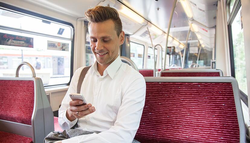 Spezifische Apps erm&ouml;glichen es, Lebensl&auml;ufe und Anschreiben direkt vom Smartphone aus zu versenden. So l&auml;sst sich die Pendelzeit auch produktiv nutzen.