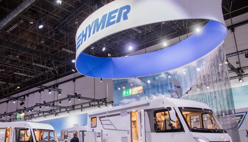 Blick auf Reisemobile am Stand von Hymer.