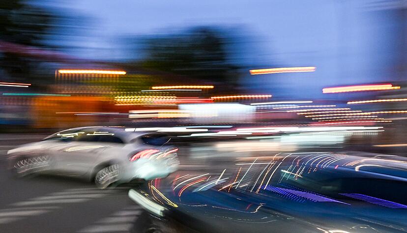 Wild-West in der Innenstadt? Bitte nicht, denn wer etwa beim Spurwechsel nicht genug aufpasst, haftet allein.