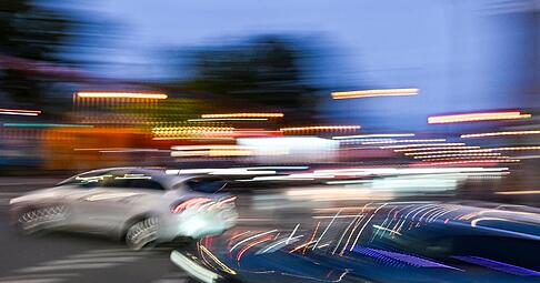 Wild-West in der Innenstadt? Bitte nicht, denn wer etwa beim Spurwechsel nicht genug aufpasst, haftet allein. Wild-West in der Innenstadt? Bitte nicht, denn wer etwa beim Spurwechsel nicht genug aufpasst, haftet allein.