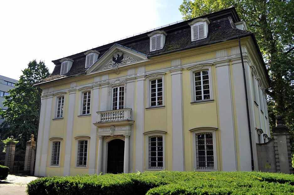 Einige historische Bauten sind von den Luftangriffen im Zweiten Weltkrieg weitestgehend verschont geblieben. So wie das Schießhaus in der Frankfurter Straße. Einige historische Bauten sind von den Luftangriffen im Zweiten Weltkrieg weitestgehend verschont geblieben. So wie das Schießhaus in der Frankfurter Straße.
