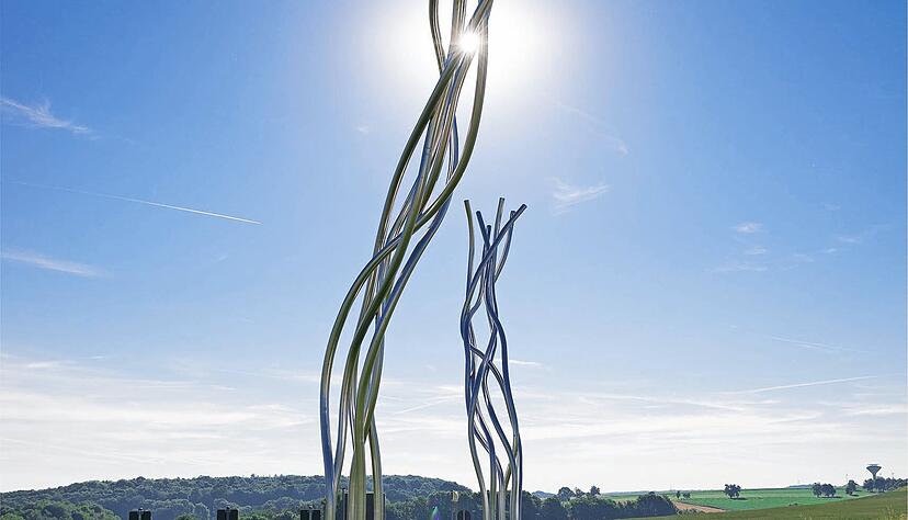 Monumental und filigran zugleich: &bdquo;Aufstieg&ldquo; und &bdquo;Aufw&auml;rts&ldquo;, Chromnickelstahl, sechs Meter, 1997.