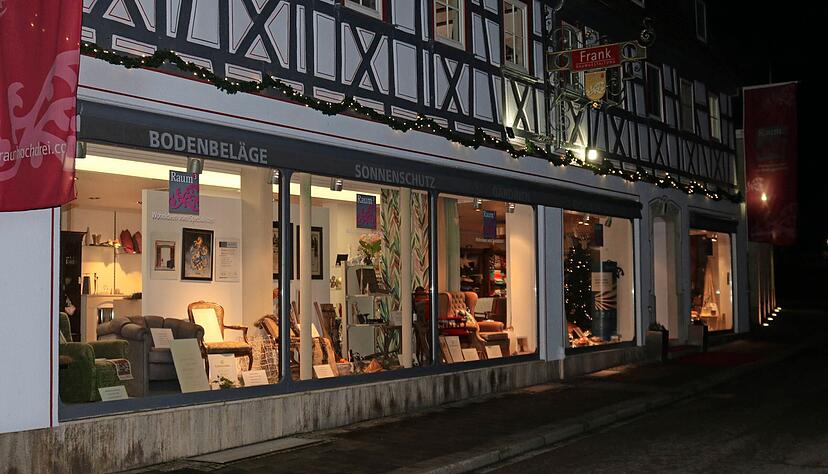 Weihnachtlich dekoriert präsentiert sich der Firmensitz von Frank Raumgestaltung in der Ingelfinger Mariannenstraße.