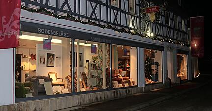 Weihnachtlich dekoriert präsentiert sich der Firmensitz von Frank Raumgestaltung in der Ingelfinger Mariannenstraße.