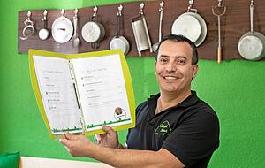 In der orientalischen Küche haben vegane Gerichte einen hohen Stellenwert, das gilt auch für das Falafel Beirut in Heilbronn. Die meisten Gerichte werden ohne Zutaten tierischen Ursprungs hergestellt. In der orientalischen Küche haben vegane Gerichte einen hohen Stellenwert, das gilt auch für das Falafel Beirut in Heilbronn. Die meisten Gerichte werden ohne Zutaten tierischen Ursprungs hergestellt.
