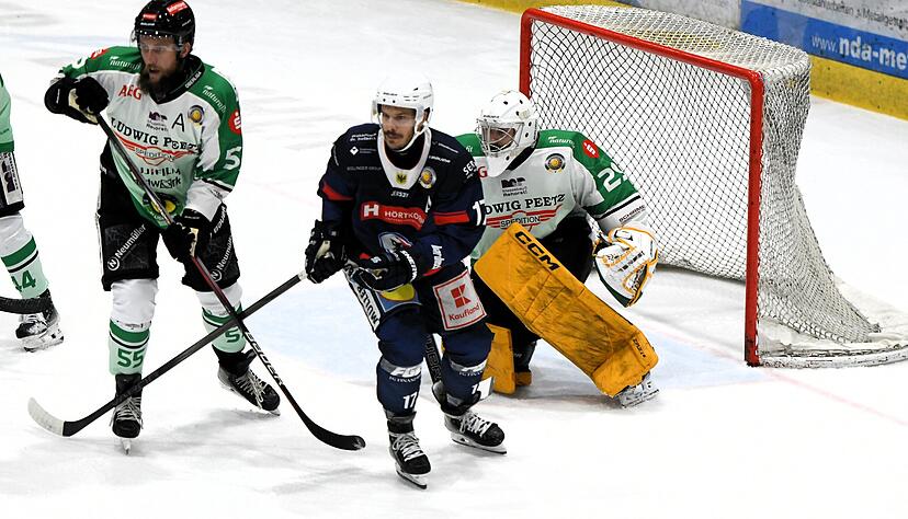 Robin Just (Mitte) freut sich auf das Derby, zumal er es zum ersten Mal aufseiten der Heilbronner Falken erlebt.
