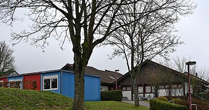 Container allein können es nicht mehr richten. Auf der Giebelheide soll eine Kindergartenerweiterung in Modulbauweise entstehen.
Foto: Katrin Draskovits