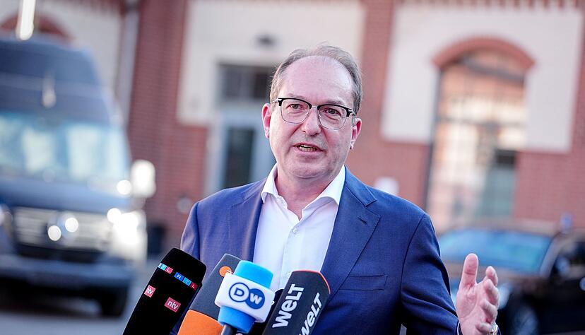 Legte der SPD-Kandidatin indirekt den R&uuml;ckzug nahe: Alexander Dobrindt.