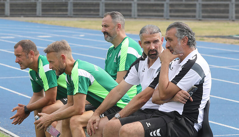 Vorstand Onur Celik (rechts) bleibt trotz der Ergebniskrise des VfR Heilbronn gelassen. Die Trennung von Trainer Markus Lang (links) war in dieser Woche kein Thema.