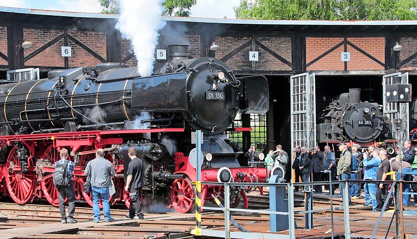 Das waren noch Zeiten, als im Eisenbahnmuseum groß gefeiert wurde. Diese Bilder wird es wohl nicht mehr geben. Viele Exponate wurden zwischenzeitlich abgezogen. Foto: Archiv Das waren noch Zeiten, als im Eisenbahnmuseum groß gefeiert wurde. Diese Bilder wird es wohl nicht mehr geben. Viele Exponate wurden zwischenzeitlich abgezogen. Foto: Archiv