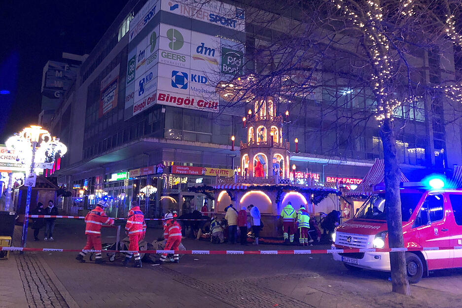 Der Weihnachtsmarkt in Magdeburg wurde nach dem Anschlag geschlossen und abgesperrt. Der Weihnachtsmarkt in Magdeburg wurde nach dem Anschlag geschlossen und abgesperrt.
