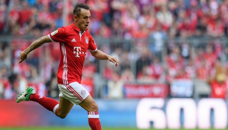 Beim FC Bayern nimmt Rafinha den Kampf um die Nachfolge von Philipp Lahm an. Foto: Matthias Balk