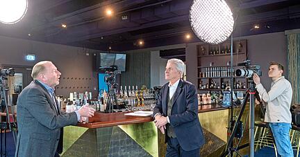 Ulrich Bopp (links) beim Stimme-Live-Talk "Ohne Ausrede" mit Chefredakteur Uwe Ralf Heer. Rechts Marcel Remmele vom Videoteam.
Foto: Mario Berger