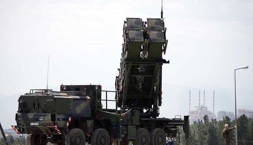 Zur Raketenabwehr der Nato gehören unter anderem solche Patriot-Systeme. (Symbolbild) Zur Raketenabwehr der Nato gehören unter anderem solche Patriot-Systeme. (Symbolbild)