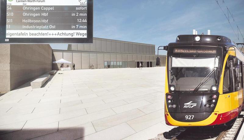 Fährt die Stadtbahn irgendwann einmal bis zum Carmen-Würth-Forum? Erste Ideen gibt es bereits.
Foto: Archiv/Montage Hst Fährt die Stadtbahn irgendwann einmal bis zum Carmen-Würth-Forum? Erste Ideen gibt es bereits.
Foto: Archiv/Montage Hst