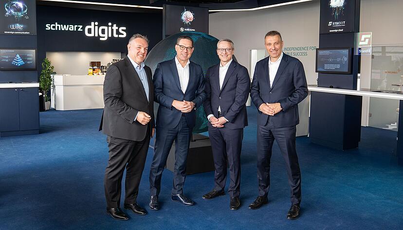 Von links: Rolf Schumann (Co-CEO Schwarz Digits), Gerd Chrzanowski (Komplementär der Schwarz Gruppe), Karsten Wildberger (Bundesminister für Digitales und Staatsmodernisierung) und Christian Müller (Co-CEO Schwarz Digits) auf der Tech Heilbronn.