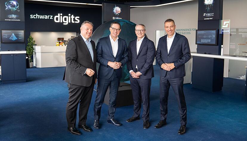 Von links: Rolf Schumann (Co-CEO Schwarz Digits), Gerd Chrzanowski (Komplement&auml;r der Schwarz Gruppe), Karsten Wildberger (Bundesminister f&uuml;r Digitales und Staatsmodernisierung) und Christian M&uuml;ller (Co-CEO Schwarz Digits) auf der Tech Heilbronn.