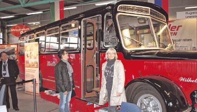 Zu einem besonderen Einsatz kam der restaurierte Firmenbus "Wilhelm" aus dem Jahre 1958 beim Tag der Reise der Firma Müller.Foto: Susanne Walter Zu einem besonderen Einsatz kam der restaurierte Firmenbus "Wilhelm" aus dem Jahre 1958 beim Tag der Reise der Firma Müller.Foto: Susanne Walter