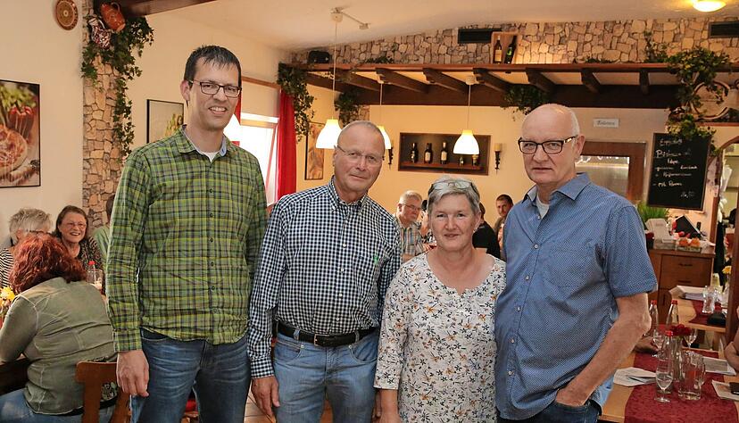 Die neu gegründete Bürgerinitiative hat ihren Vorstand gewählt: (v.l.) Michael Staiger, Helmut Landa, Renate Berger und Erwin Rapp.
Foto: Wolfgang Müller Die neu gegründete Bürgerinitiative hat ihren Vorstand gewählt: (v.l.) Michael Staiger, Helmut Landa, Renate Berger und Erwin Rapp.
Foto: Wolfgang Müller