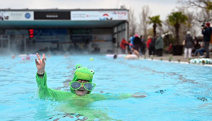 Nicht alle waren in klassischer Bademontur gekommen.