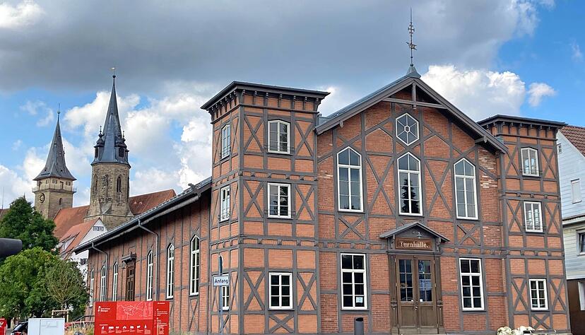 Die Stadt Öhringen hält die Alte Turnhalle weiterhin als Reserve für die Unterbringung von Flüchtlingen bereit. Rund 50 Plätze stehen dort zur Verfügung. Die Stadt Öhringen hält die Alte Turnhalle weiterhin als Reserve für die Unterbringung von Flüchtlingen bereit. Rund 50 Plätze stehen dort zur Verfügung.