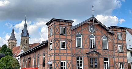 Die Stadt Öhringen hält die Alte Turnhalle weiterhin als Reserve für die Unterbringung von Flüchtlingen bereit. Rund 50 Plätze stehen dort zur Verfügung.
Foto: Ralf Reichert Die Stadt Öhringen hält die Alte Turnhalle weiterhin als Reserve für die Unterbringung von Flüchtlingen bereit. Rund 50 Plätze stehen dort zur Verfügung.
Foto: Ralf Reichert