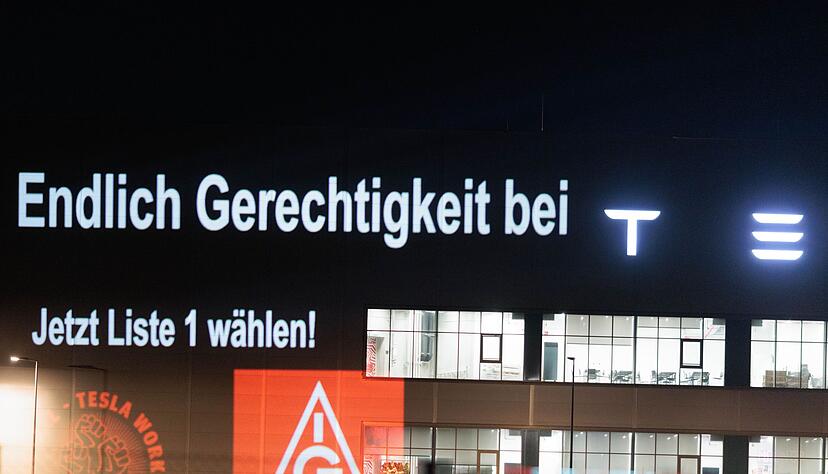 Die IG Metall Berlin-Brandenburg-Sachsen setzt sich f&uuml;r einen Tariflohn bei Tesla in Gr&uuml;nheide ein, den die Werksleitung ablehnt.