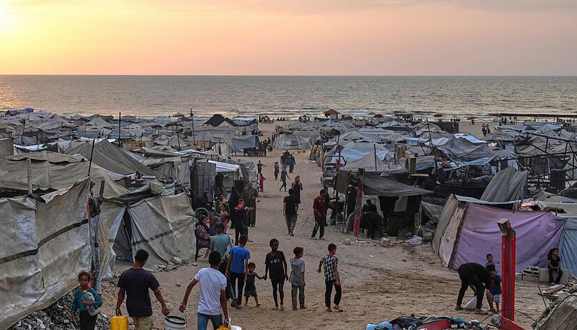 Hunderttausende Menschen versuchen, sich vor den israelischen Militärschlägen in Sicherheit zu bringen.