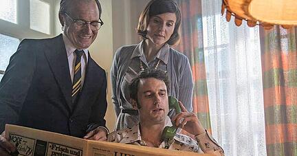 Das ZDF stellte Szenen aus dem Leben von Schwarz nach &minus; hier mit Frau Franziska und Vater Josef.
Foto: ZDF/Oliver Halmburger